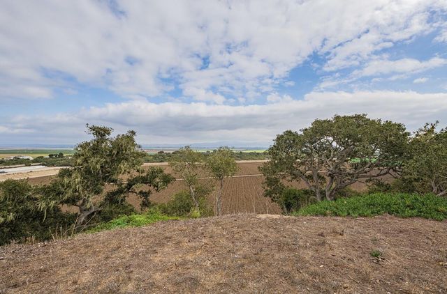 905 W Blanco Road, Salinas, CA 93908