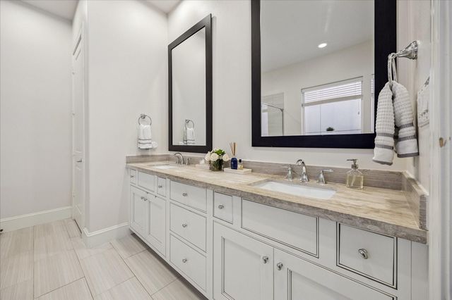 10950 Wrenwood Green, Houston, TX 77043