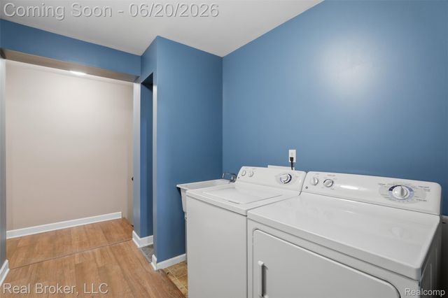 29717 Nottingham Circle, Livonia, MI 48152