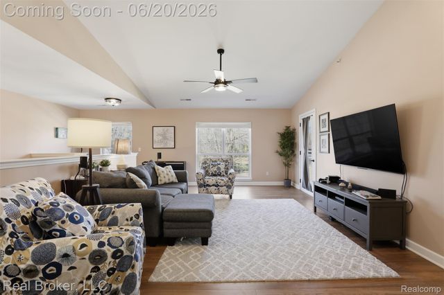 29717 Nottingham Circle, Livonia, MI 48152
