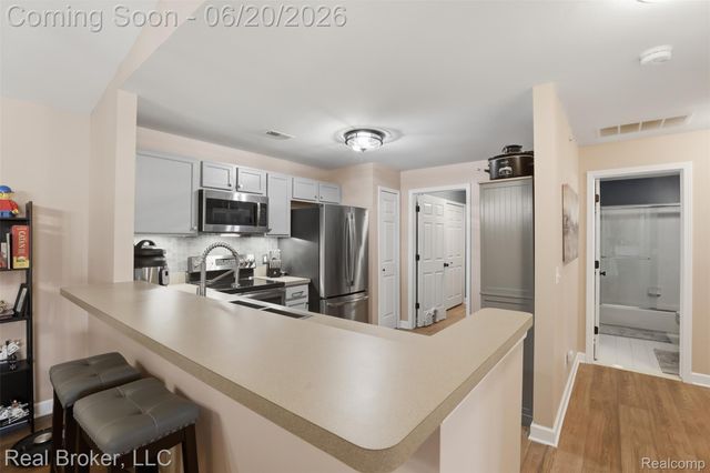 29717 Nottingham Circle, Livonia, MI 48152