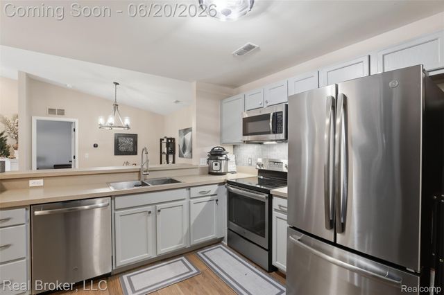 29717 Nottingham Circle, Livonia, MI 48152