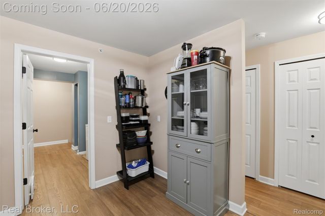 29717 Nottingham Circle, Livonia, MI 48152