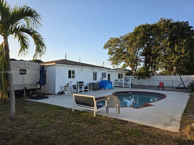 8523 NW 35th Pl, Miami, FL 33147