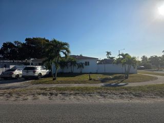 8523 NW 35th Pl, Miami, FL 33147
