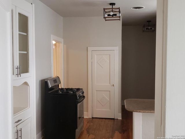 1406 HICKS AVE, San Antonio, TX 78210