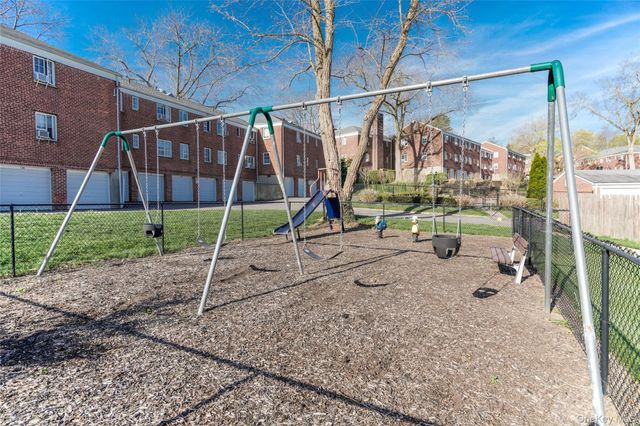 22 Nathan Hale Drive 80A, Huntington, NY 11743