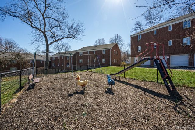 22 Nathan Hale Drive 80A, Huntington, NY 11743