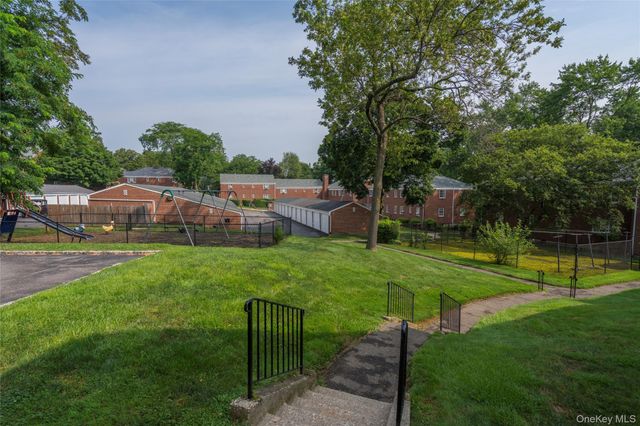 22 Nathan Hale Drive 80A, Huntington, NY 11743