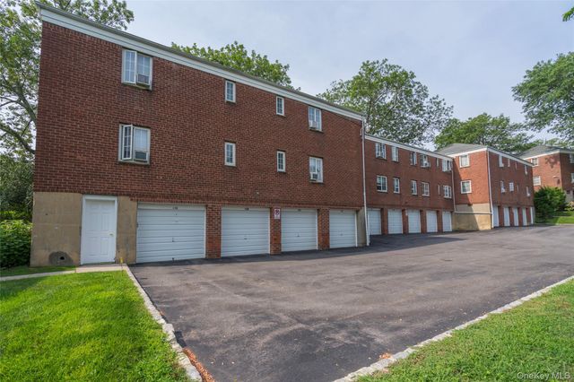 22 Nathan Hale Drive 80A, Huntington, NY 11743