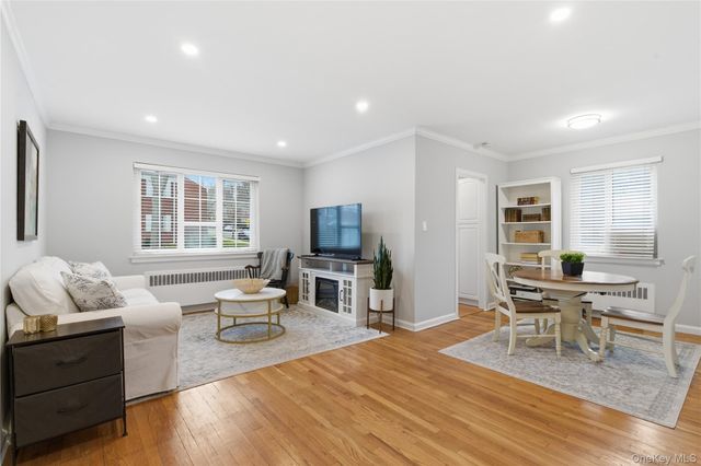 22 Nathan Hale Drive 80A, Huntington, NY 11743