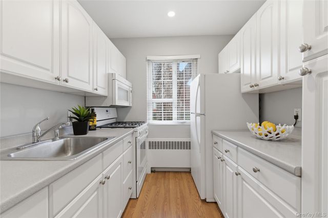 22 Nathan Hale Drive 80A, Huntington, NY 11743