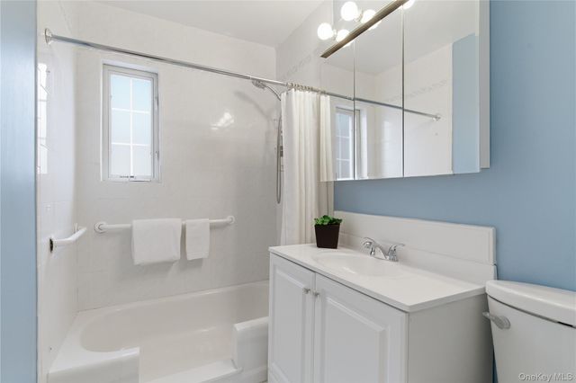 22 Nathan Hale Drive 80A, Huntington, NY 11743