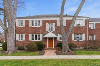 22 Nathan Hale Drive 80A, Huntington, NY 11743