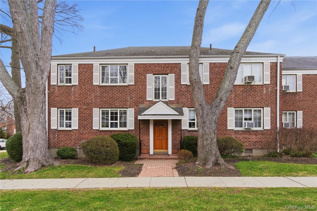 22 Nathan Hale Drive 80A, Huntington, NY 11743