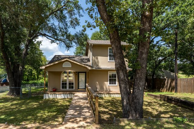 134 Meandering Way, Mabank, TX 75156
