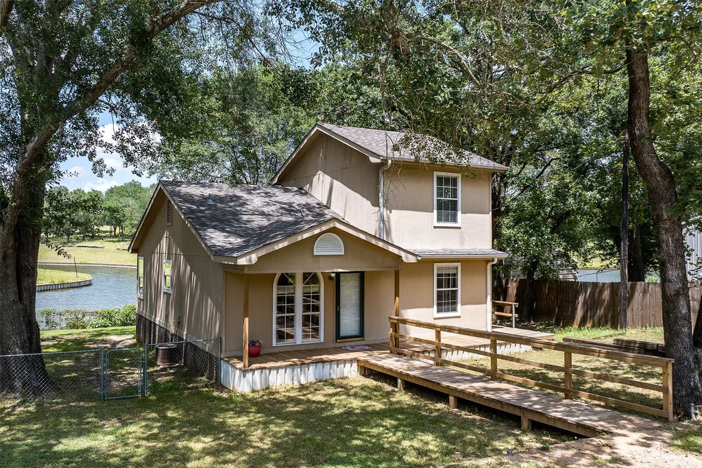 134 Meandering Way, Mabank, TX 75156