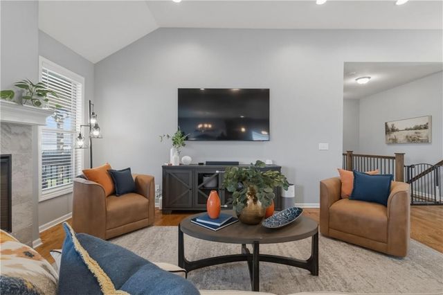 647 SW Crestview Drive, Grain Valley, MO 64029