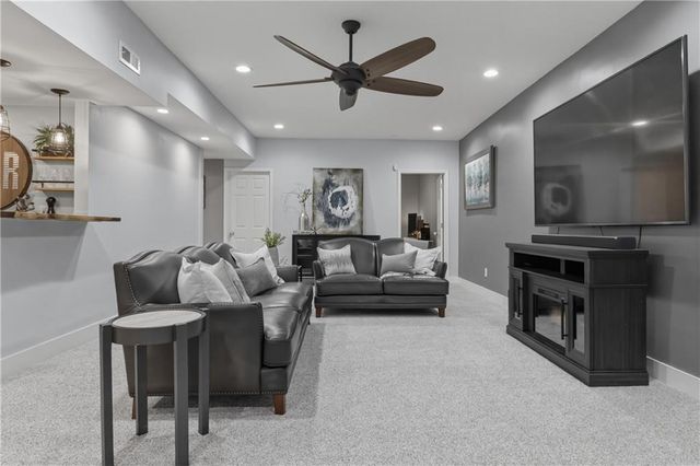 647 SW Crestview Drive, Grain Valley, MO 64029