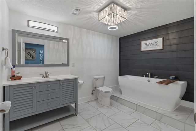 647 SW Crestview Drive, Grain Valley, MO 64029