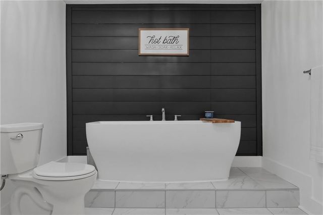 647 SW Crestview Drive, Grain Valley, MO 64029