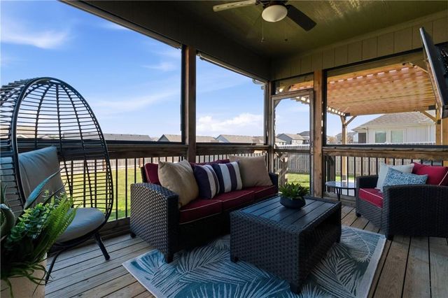 647 SW Crestview Drive, Grain Valley, MO 64029