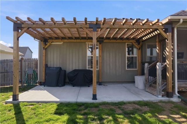 647 SW Crestview Drive, Grain Valley, MO 64029