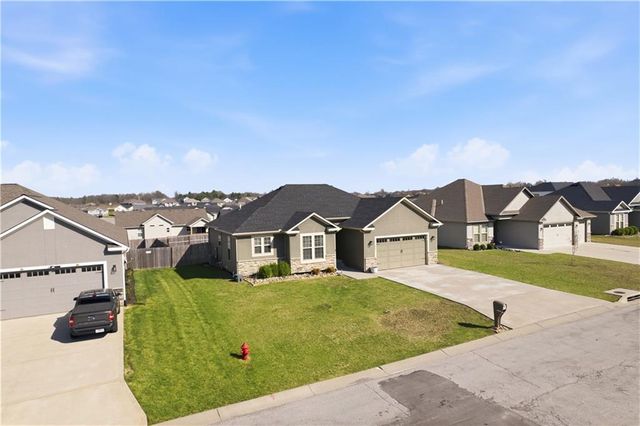 647 SW Crestview Drive, Grain Valley, MO 64029