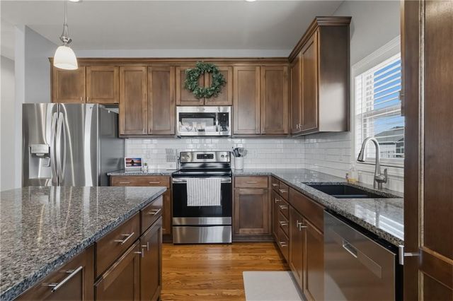 647 SW Crestview Drive, Grain Valley, MO 64029