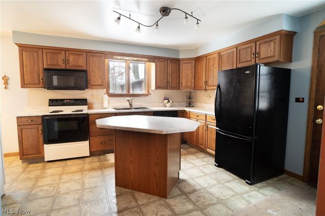 11 Pacific Road NE, Carrollton, OH 44615