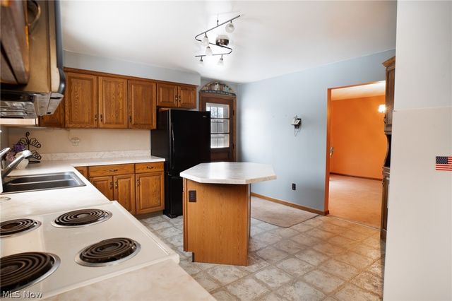 11 Pacific Road NE, Carrollton, OH 44615