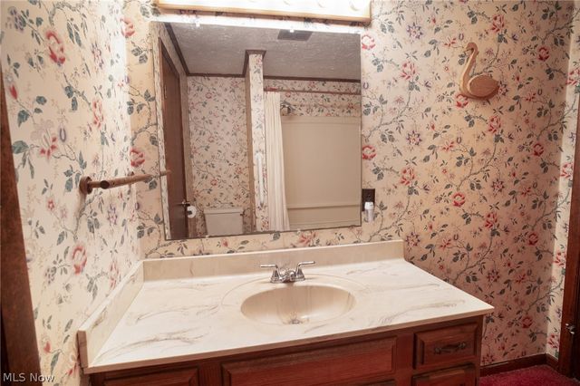 11 Pacific Road NE, Carrollton, OH 44615