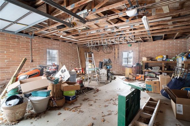 11 Pacific Road NE, Carrollton, OH 44615