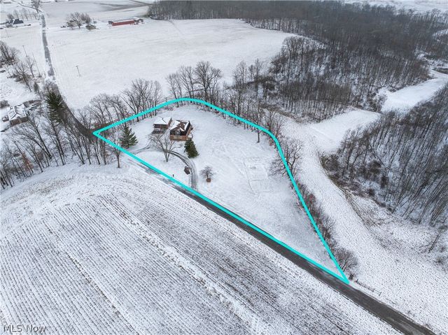 11 Pacific Road NE, Carrollton, OH 44615