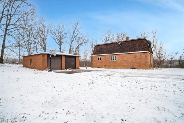 11 Pacific Road NE, Carrollton, OH 44615