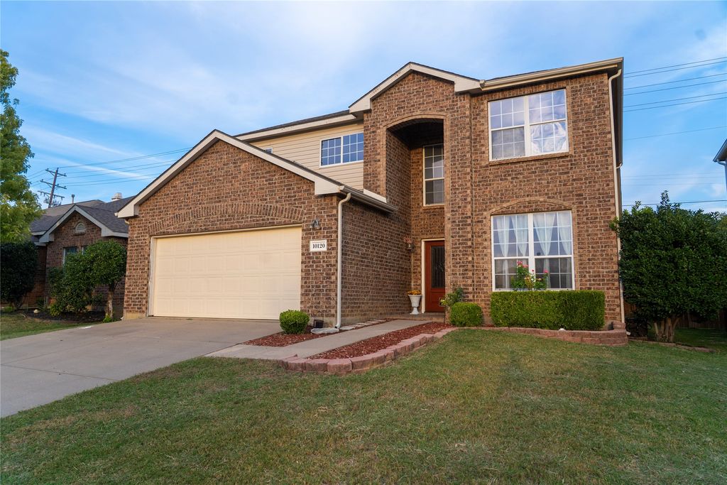 10120 Sourwood Drive, Fort Worth, TX 76244