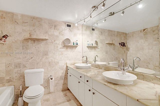 5700 Collins Ave 5L, Miami Beach, FL 33140