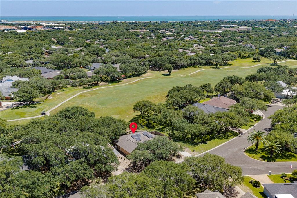 412 Fairway Oaks St, Rockport, TX 78382 — photo 3