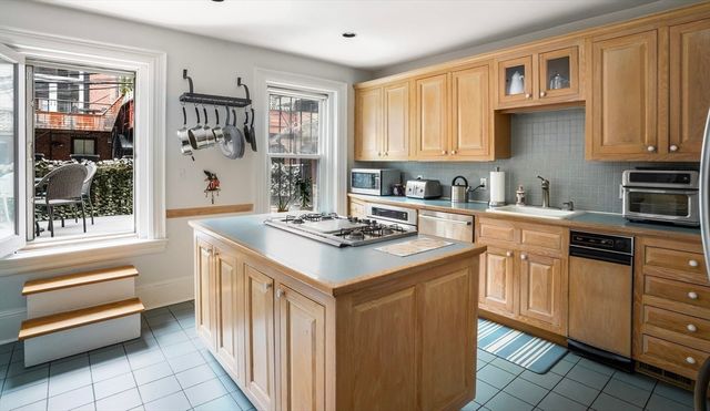 108 Pembroke St, Boston, MA 02118