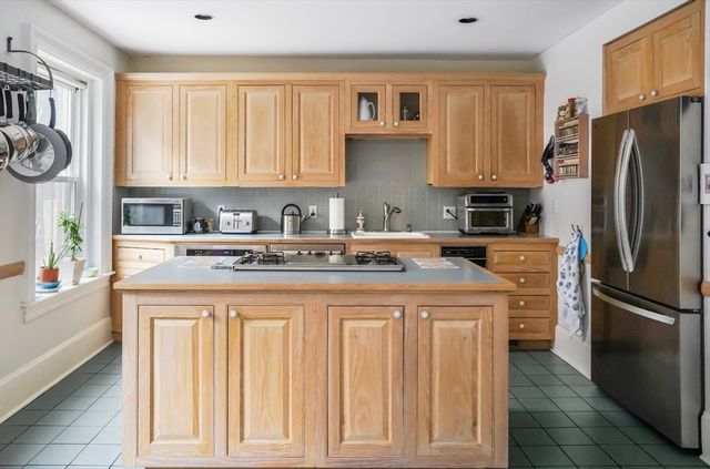 108 Pembroke St, Boston, MA 02118