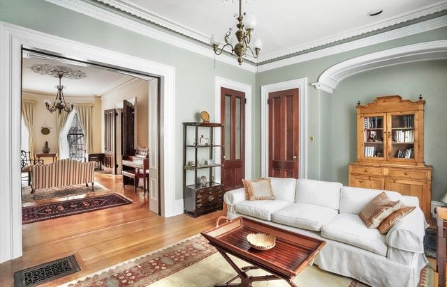 108 Pembroke St, Boston, MA 02118