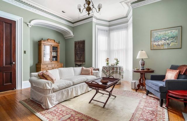 108 Pembroke St, Boston, MA 02118