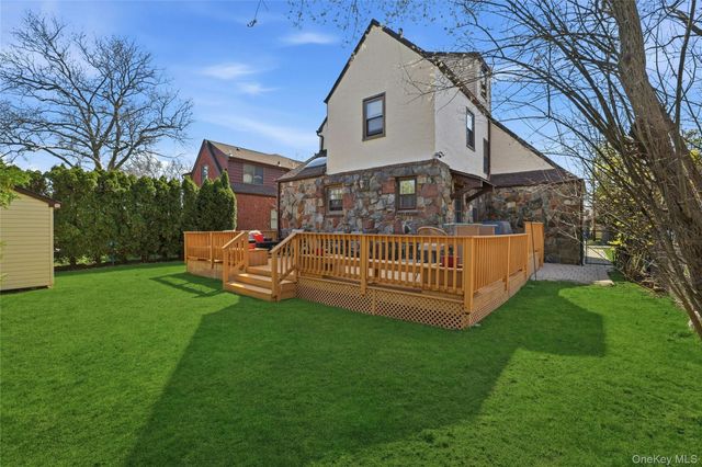 628 Concord Avenue, Williston Park, NY 11596