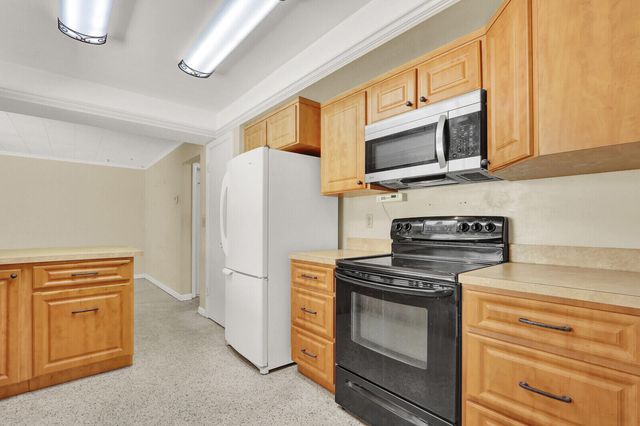6466 Via Townsend, West Palm Beach, FL 33415