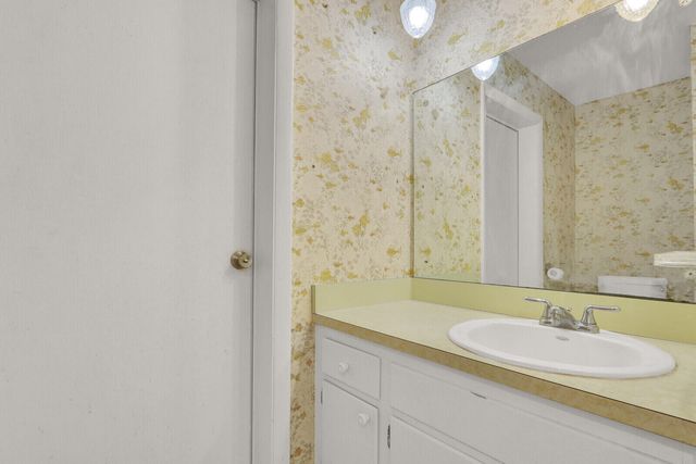 6466 Via Townsend, West Palm Beach, FL 33415