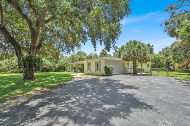 6466 Via Townsend, West Palm Beach, FL 33415