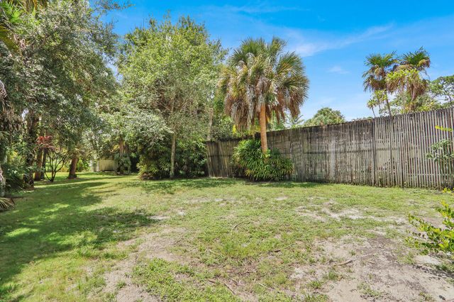 6466 Via Townsend, West Palm Beach, FL 33415