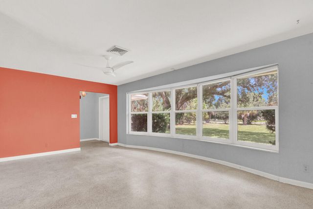 6466 Via Townsend, West Palm Beach, FL 33415