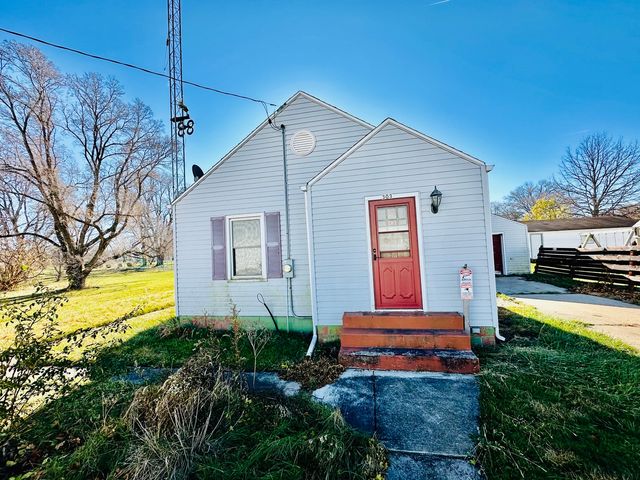 303 E 1st Street, Cedar Point, IL 61316