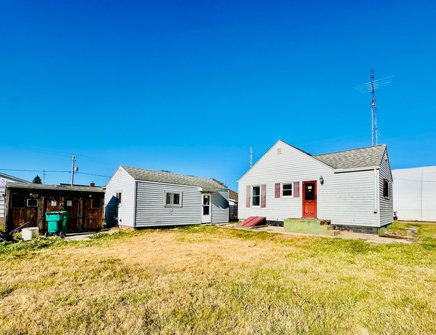 303 E 1st Street, Cedar Point, IL 61316